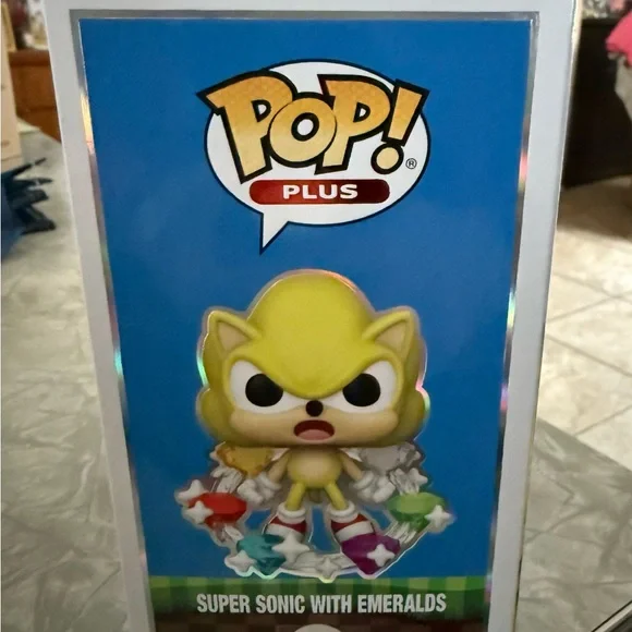 Funko Pop! Super Sonic with Emeralds Vinyl Figure - Picture 4 of 7